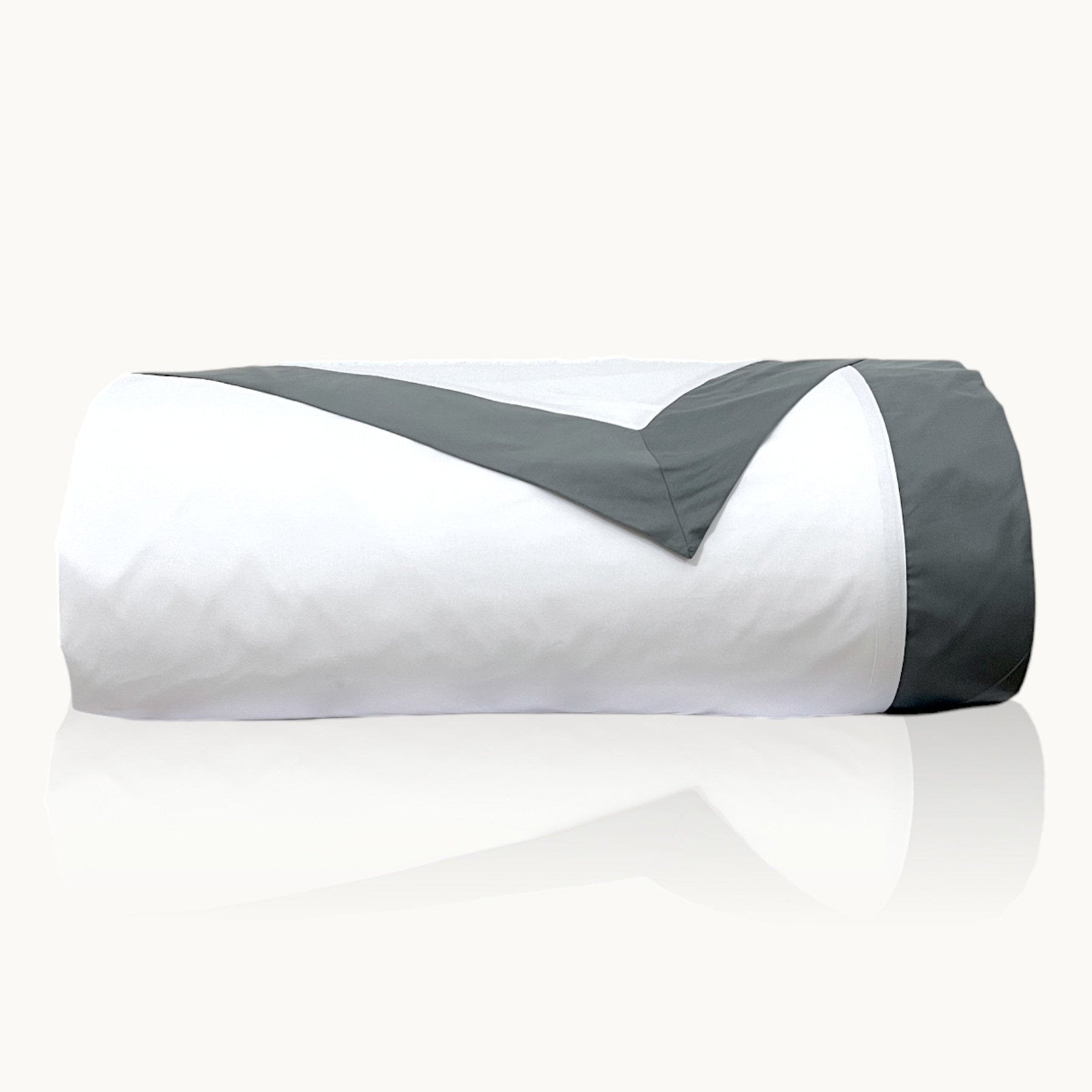 #Farbe_Granit Aura Deckenbezug aus ägyptischer Baumwolle in Tiefgrau, hergestellt aus Perkal Stoff, perfekt für edle Schlafzimmer und luxuriöse Bettwäsche.