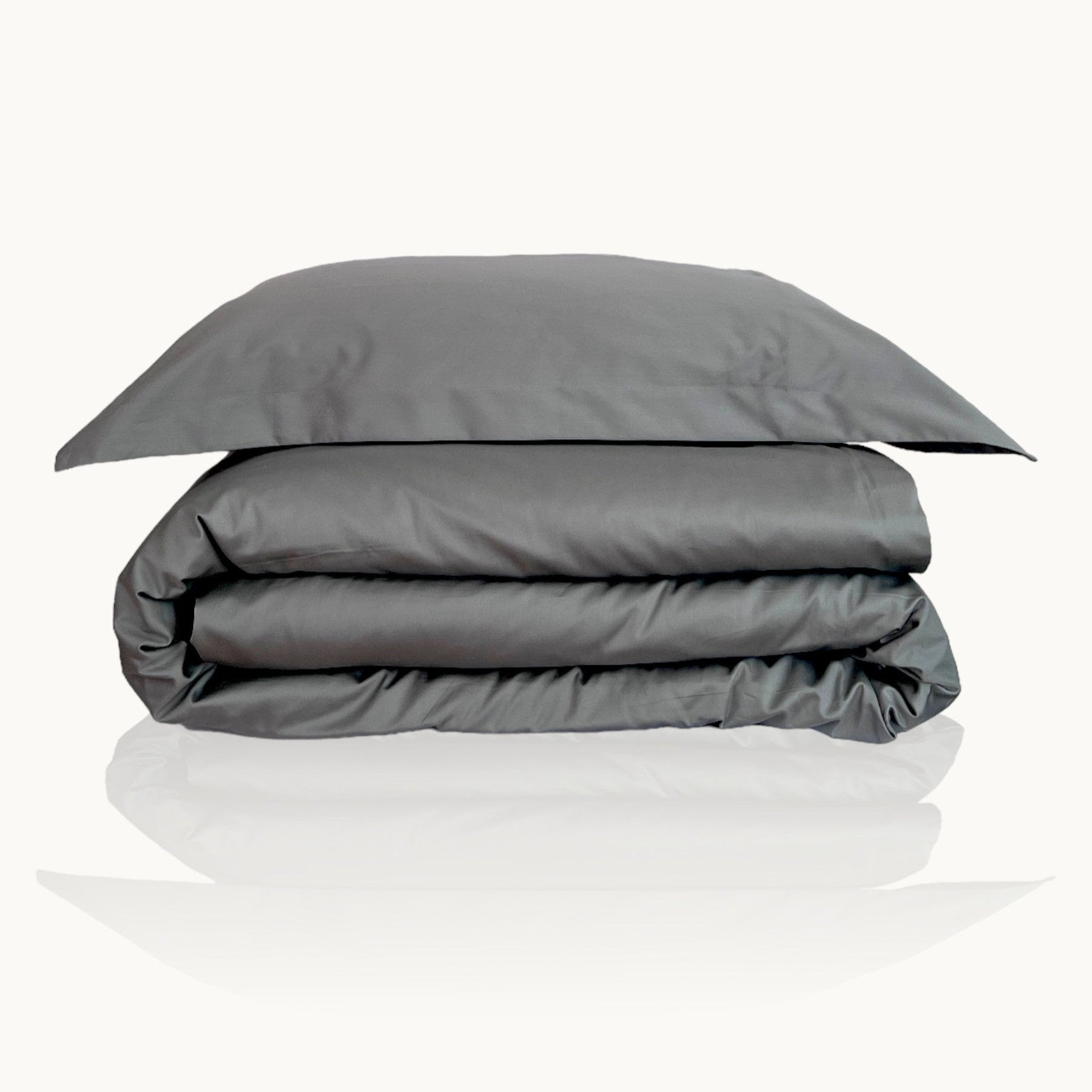 #Farbe_Granit
Luxus Luxe Baumwolle Satin Bettwäsche aus satin 400 Fadendichte
in der Farbe Tiefgrau – luxuriös, atmungsaktiv und gefertigt
aus feinster ägyptischer Baumwolle von Finole
